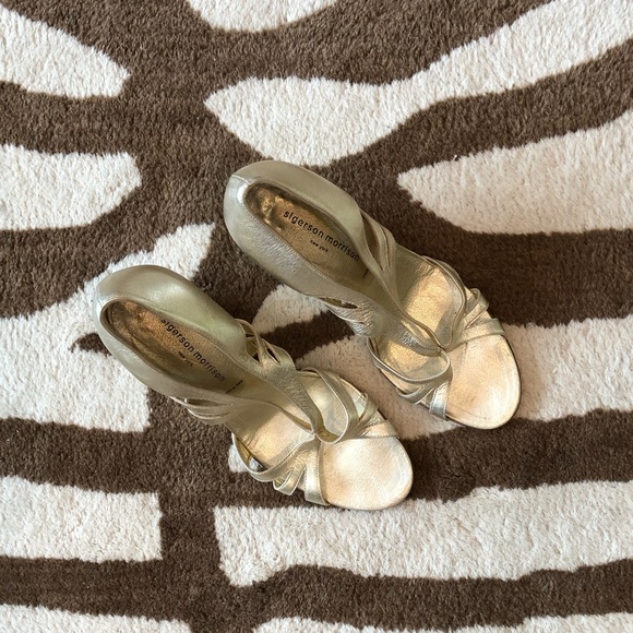 Sigerson Morrison gold open toe wedge - Picture 2 of 6